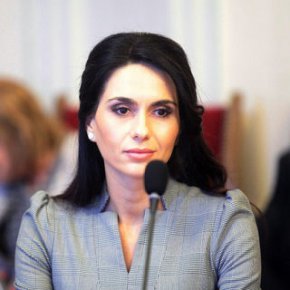 Девойката от разговорите