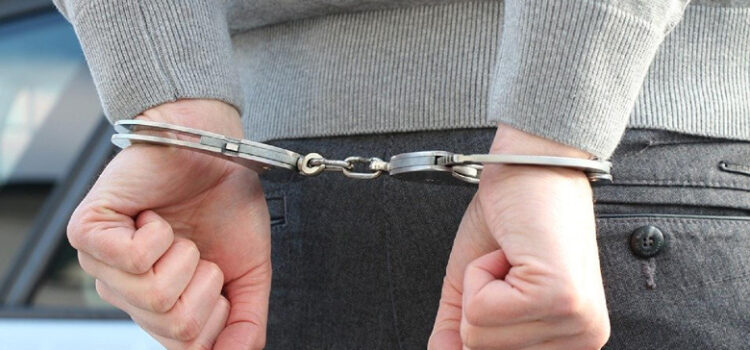 16-годишен ще прекара Нова година в ареста за грабеж 16-годишен ще прекара Нова година в ареста за грабеж